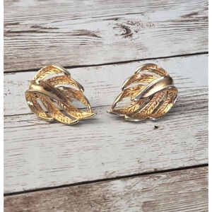 Vintage Clip On Earrings - Gold Tone Leaf Very Pretty - 1"